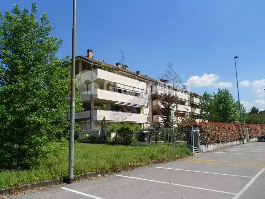 Immagine 10 di Box auto in affitto  in Via G. L. Bernini 42 a Magenta