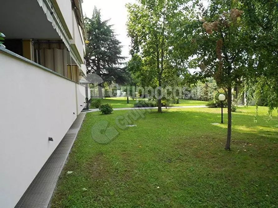 Immagine 14 di Box auto in affitto  in Via G. L. Bernini 42 a Magenta