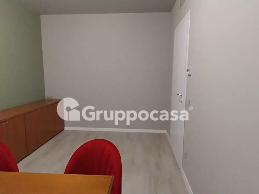 Immagine 14 di Ufficio in affitto  in Via S. Girolamo Emiliani 21 a Magenta