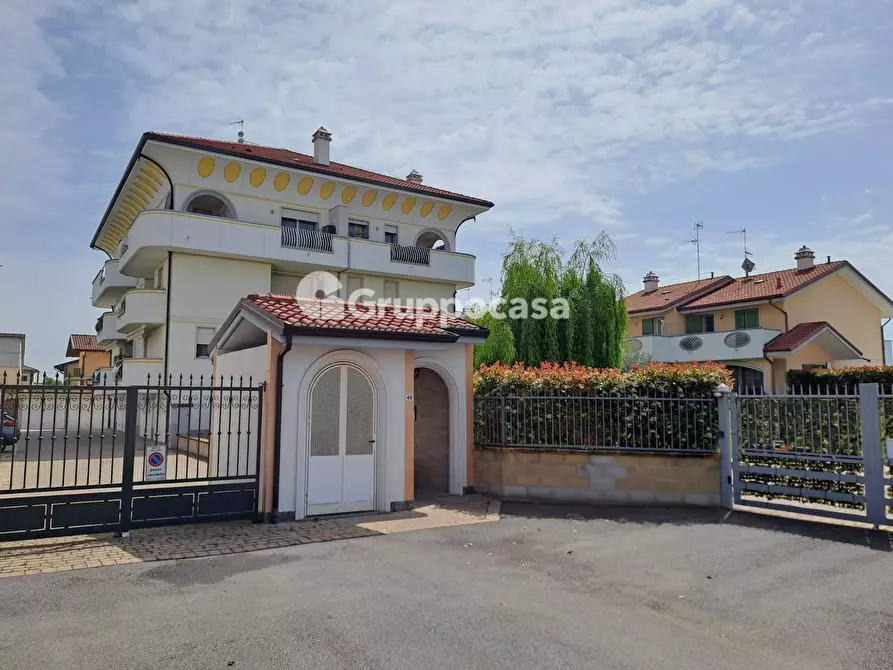 Immagine 1 di Appartamento in vendita  in via S. Pellico 45 a Bernate Ticino
