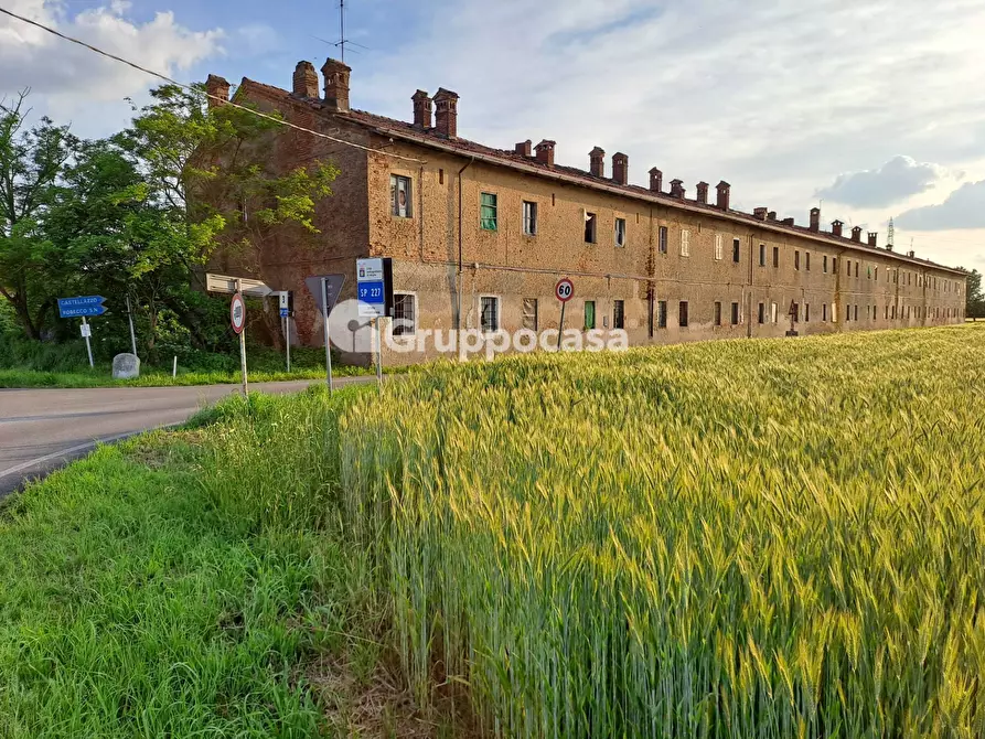 Immagine 1 di Palazzo in vendita  in via per abbiategrasso a Corbetta