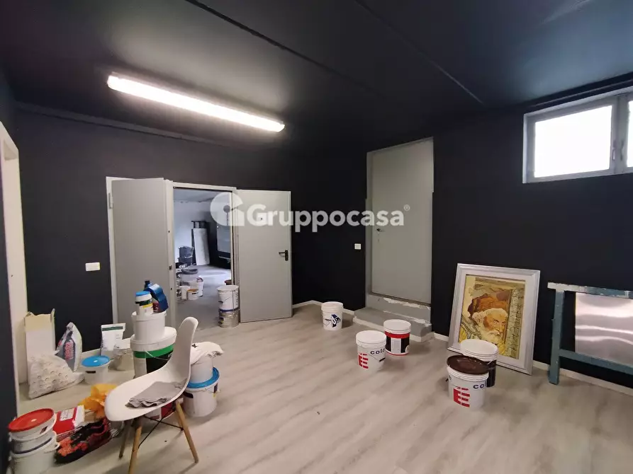 Immagine 29 di Locale commerciale in vendita  in via espinasse 90 a Magenta