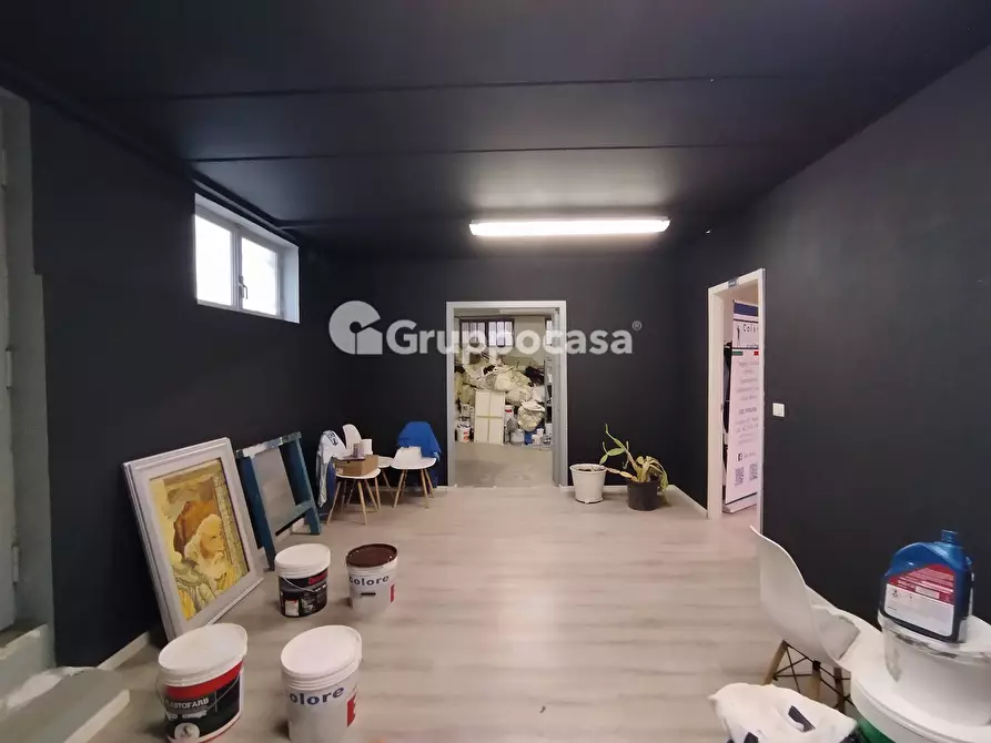 Immagine 30 di Locale commerciale in vendita  in via espinasse 90 a Magenta