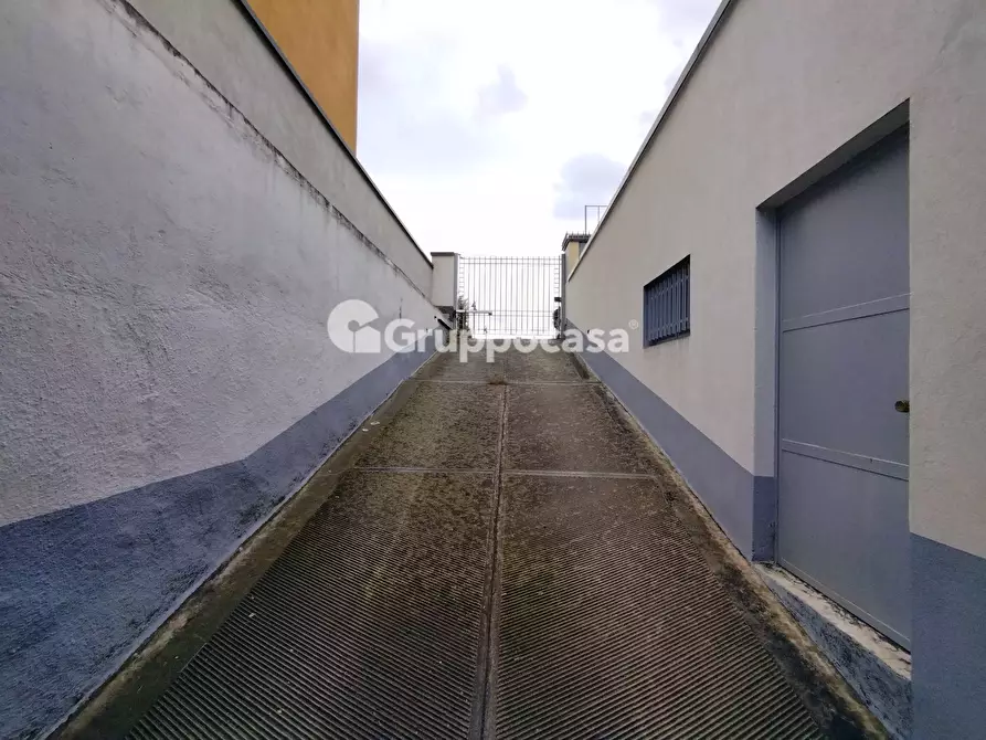 Immagine 35 di Locale commerciale in vendita  in via espinasse 90 a Magenta