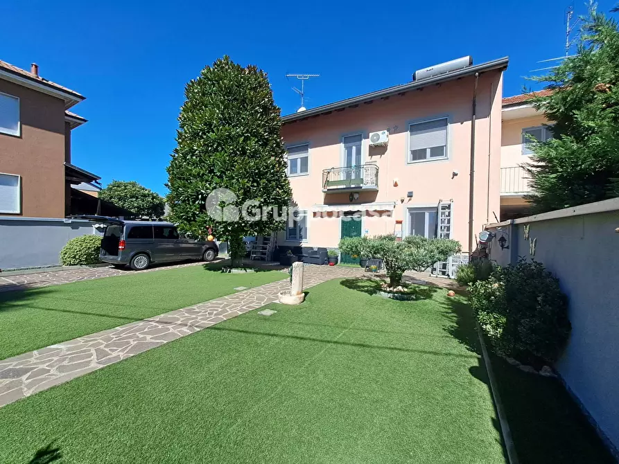 Immagine 1 di Casa indipendente in vendita  in Via Pasubio 89 a Bernate Ticino