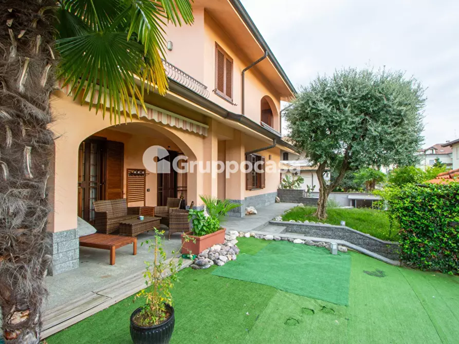 Immagine 1 di Villa in vendita  in via Papa Giovanni XXIII 17 a Magenta