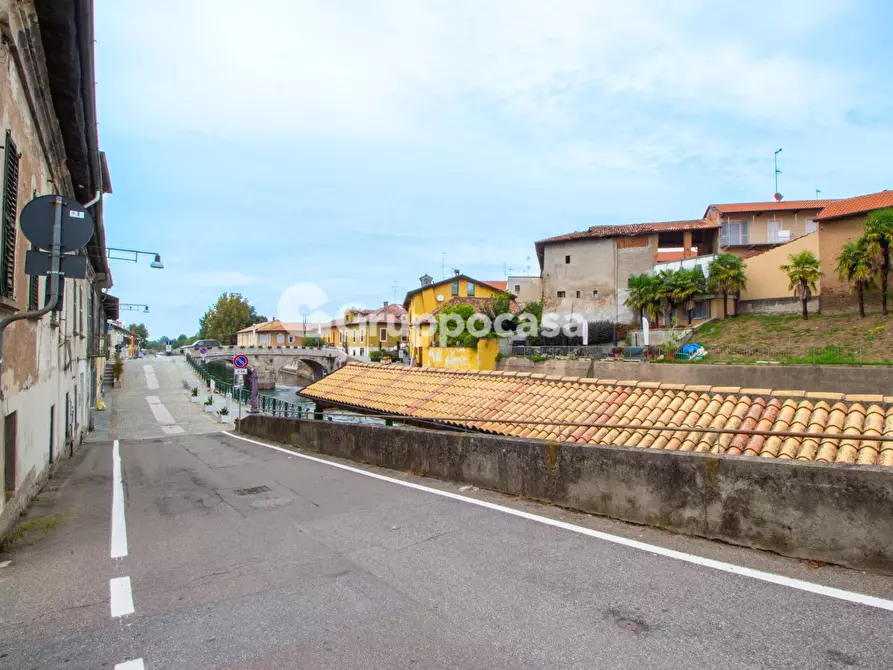 Immagine 34 di Appartamento in vendita  in via Giulini 8 a Bernate Ticino
