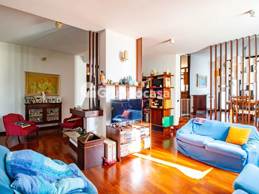 Immagine 3 di Villa in vendita  in Via Alessandrini 3 a Magenta