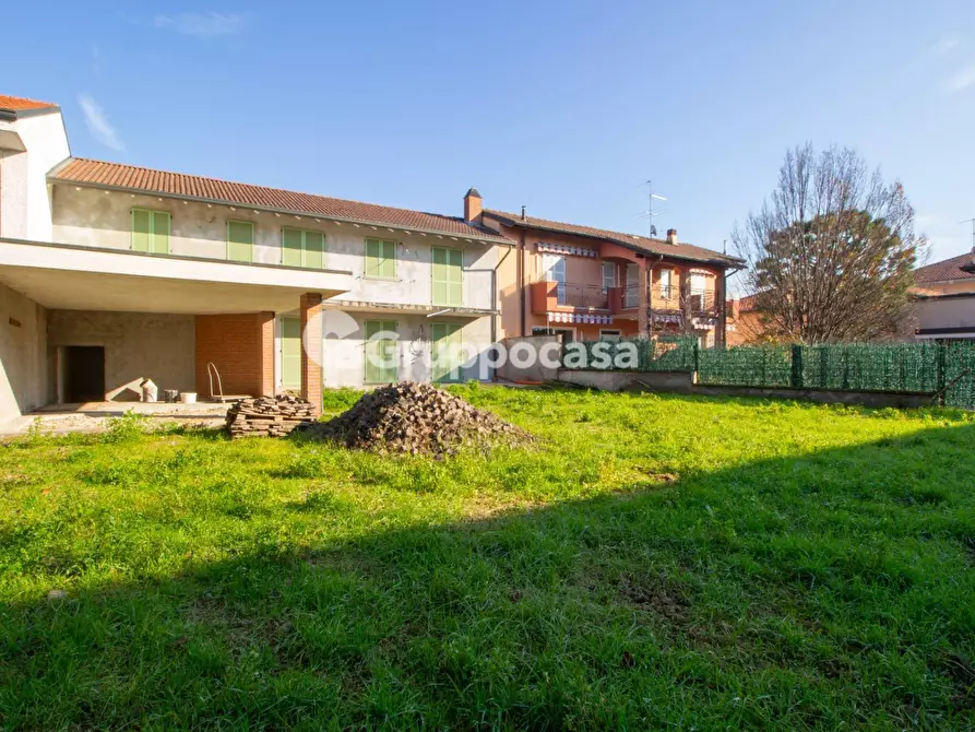 Immagine 1 di Casa indipendente in vendita  in Via Pascoli 6 a Bernate Ticino