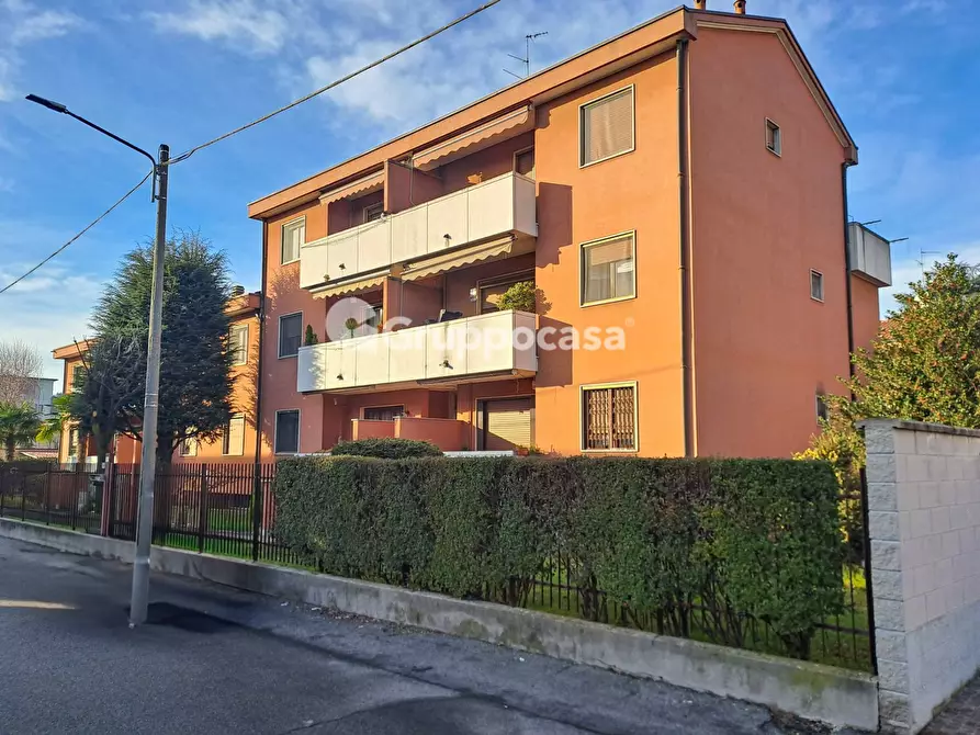 Immagine 1 di Appartamento in vendita  in via Goito 9 a Magenta