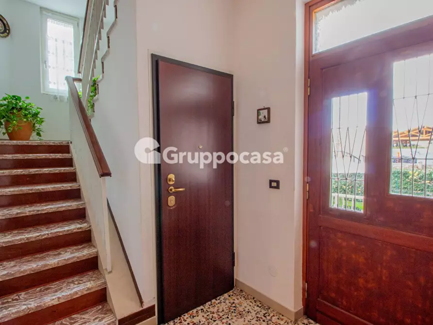 Immagine 12 di Casa semindipendente in vendita  in Via Leopardi a Magenta