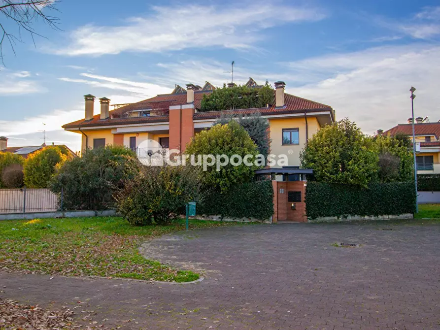 Immagine 27 di Appartamento in vendita  in Via Papa Giovanni Paolo II 11 a Magenta