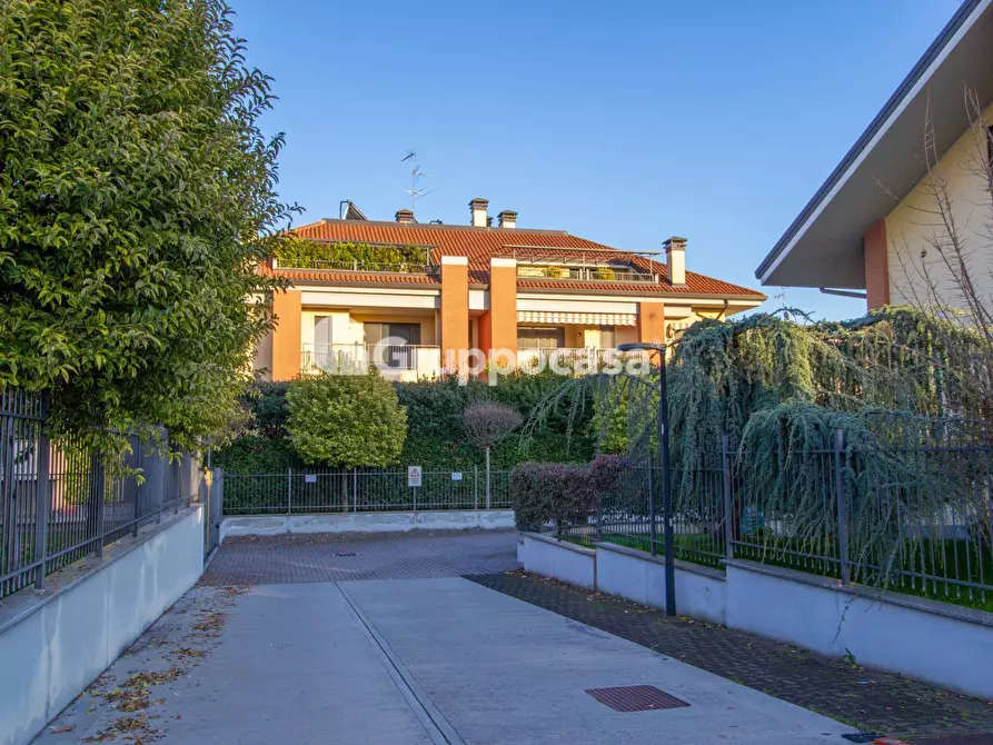 Immagine 28 di Appartamento in vendita  in Via Papa Giovanni Paolo II 11 a Magenta