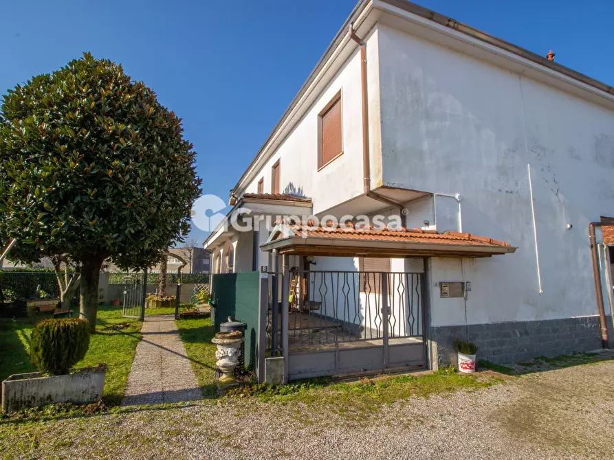 Immagine 22 di Casa semindipendente in vendita  in Cascina Moroni 8 a Bernate Ticino