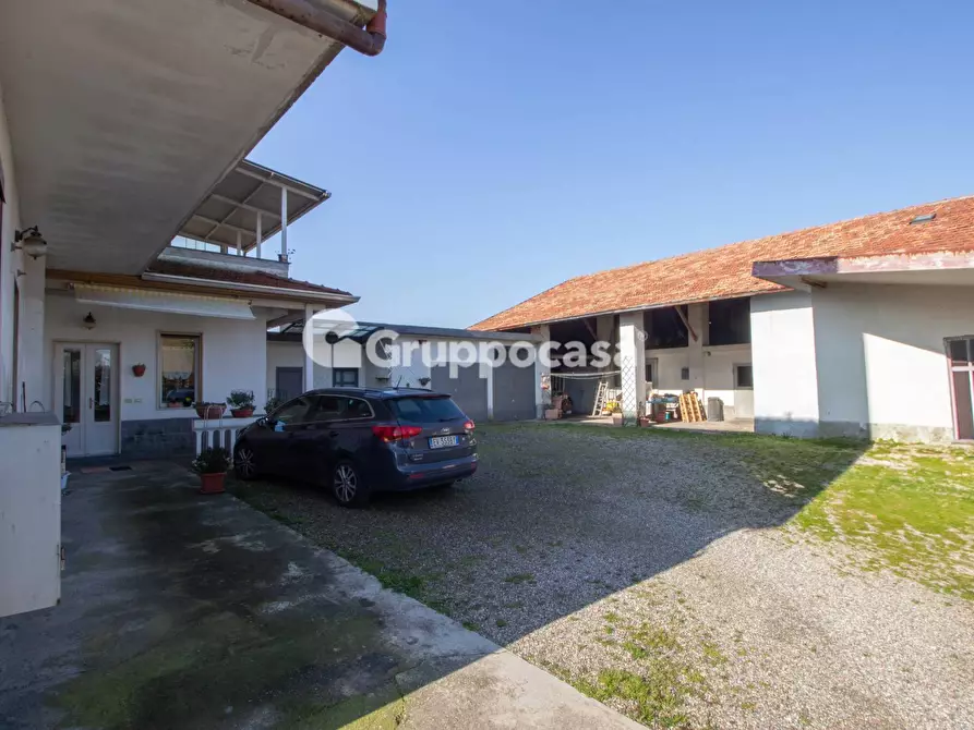 Immagine 23 di Casa semindipendente in vendita  in Cascina Moroni 8 a Bernate Ticino