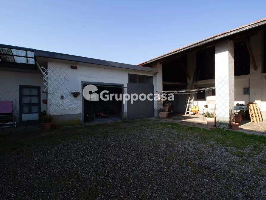 Immagine 27 di Casa semindipendente in vendita  in Cascina Moroni 8 a Bernate Ticino