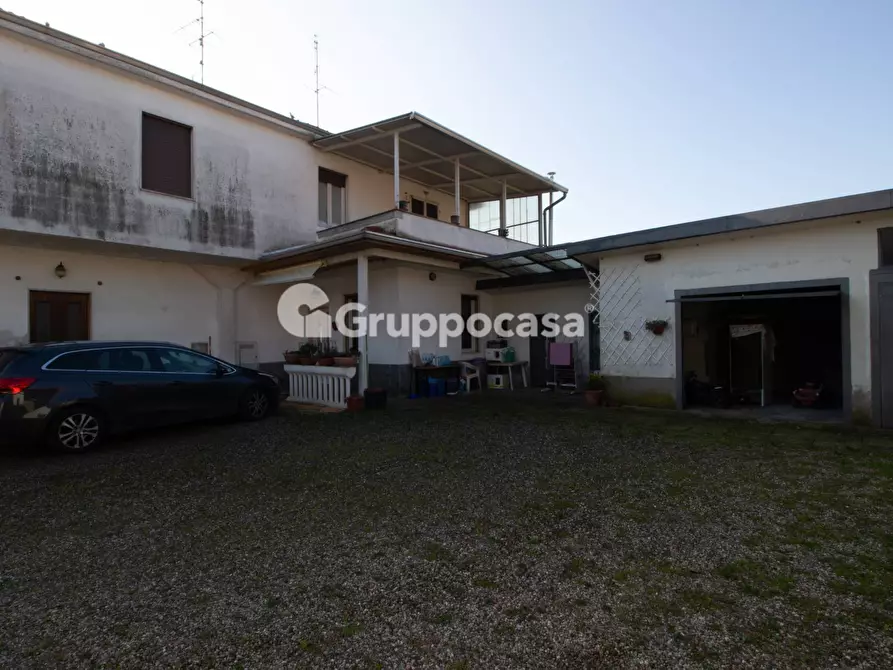 Immagine 28 di Casa semindipendente in vendita  in Cascina Moroni 8 a Bernate Ticino