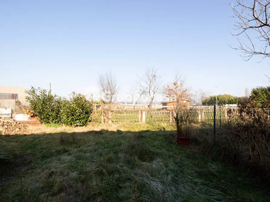 Immagine 30 di Casa semindipendente in vendita  in Cascina Moroni 8 a Bernate Ticino