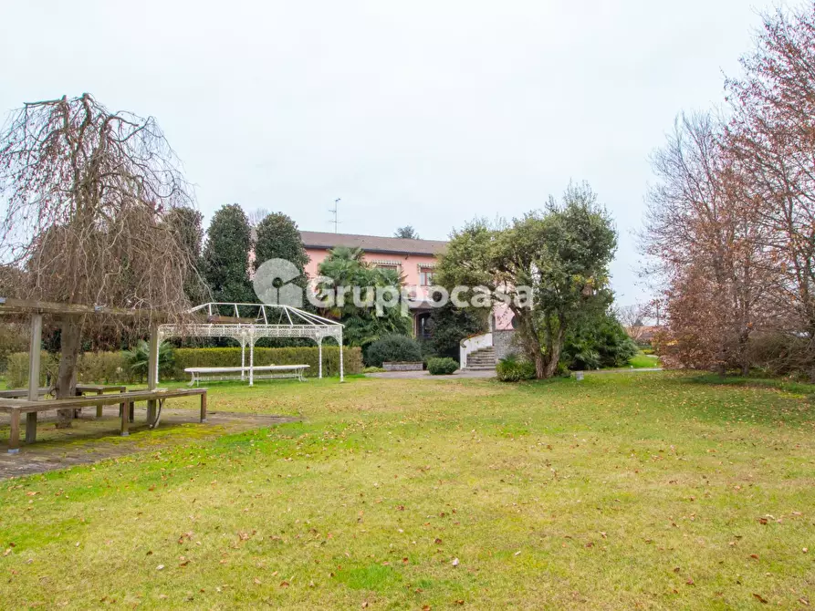 Immagine 51 di Palazzo in vendita  in Via A. Volta 3 a Bernate Ticino