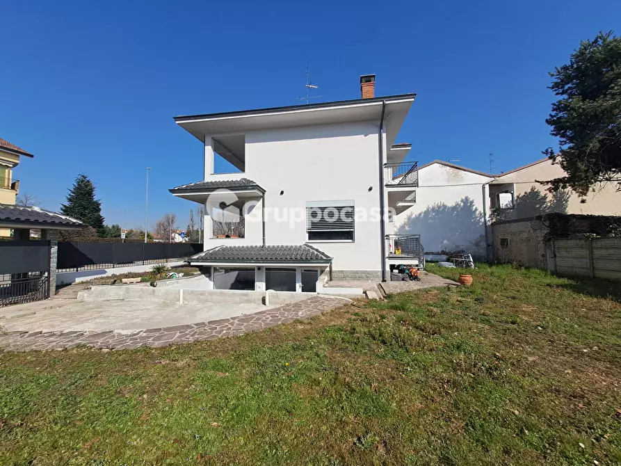 Immagine 34 di Villa in vendita  in Via Citterio 5 a Bernate Ticino