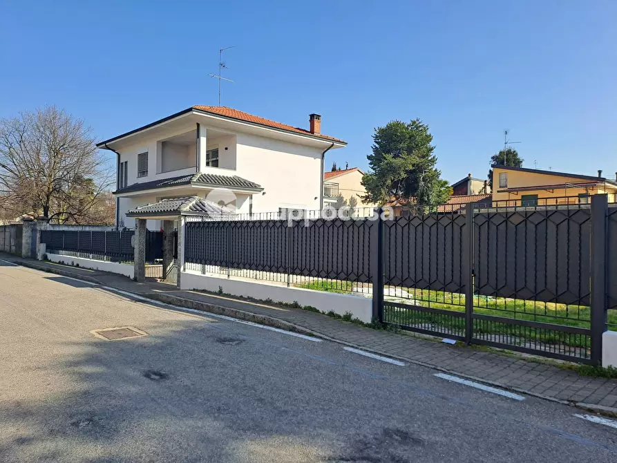Immagine 32 di Villa in vendita  in Via Citterio 5 a Bernate Ticino