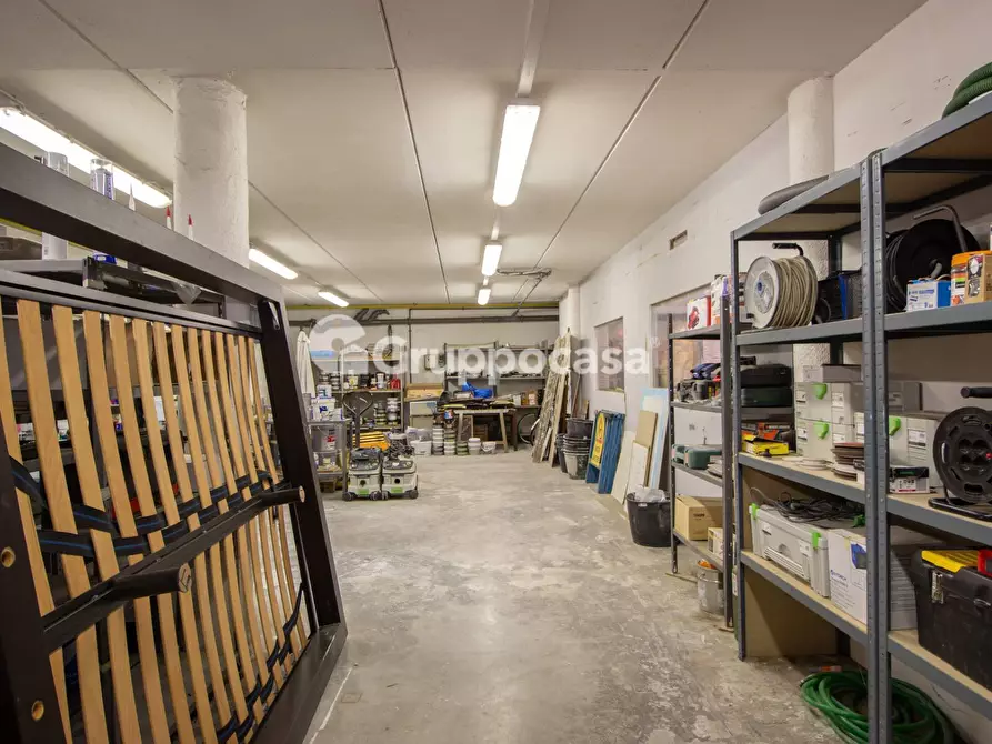 Immagine 32 di Locale commerciale in vendita  in via espinasse 90 a Magenta