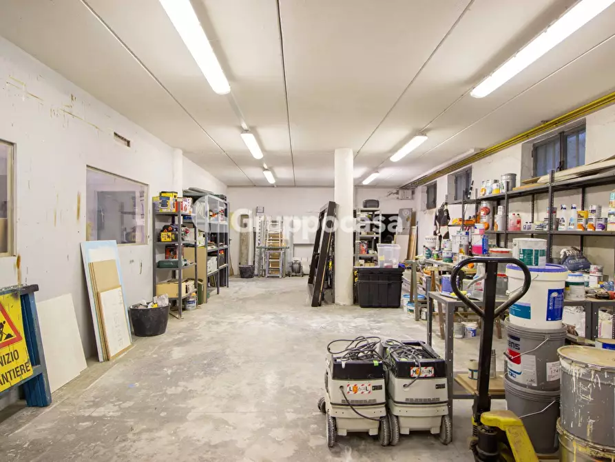Immagine 33 di Locale commerciale in vendita  in via espinasse 90 a Magenta