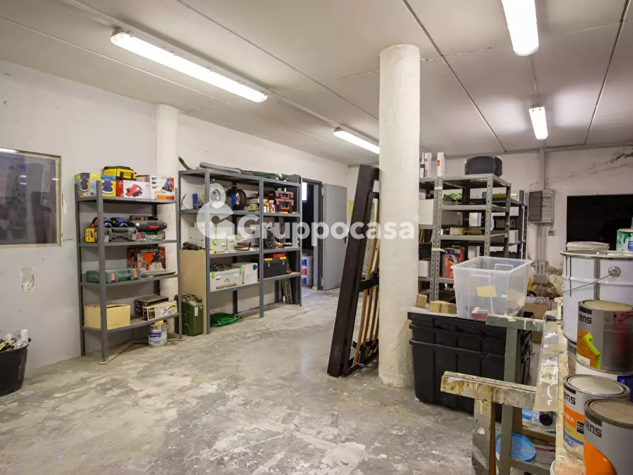 Immagine 34 di Locale commerciale in vendita  in via espinasse 90 a Magenta