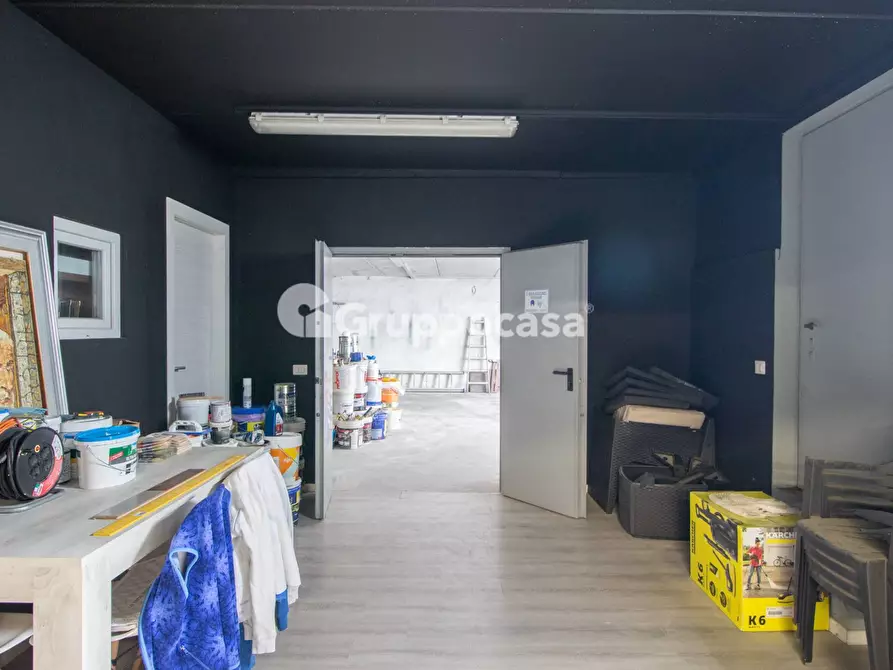 Immagine 31 di Locale commerciale in vendita  in via espinasse 90 a Magenta