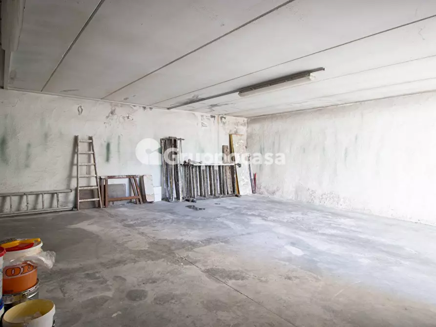 Immagine 38 di Locale commerciale in vendita  in via espinasse 90 a Magenta