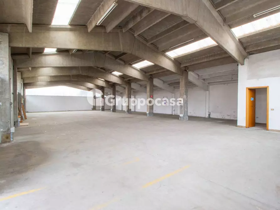 Immagine 2 di Capannone industriale in vendita  in Via Papa Giovanni XXIII 3 a Bernate Ticino