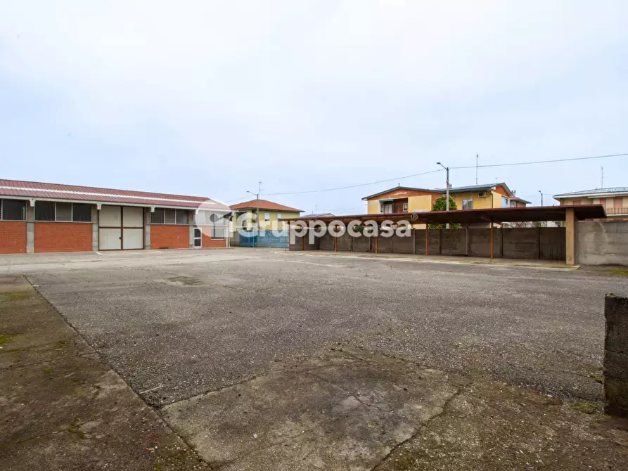 Immagine 13 di Capannone industriale in vendita  in Via Papa Giovanni XXIII 3 a Bernate Ticino