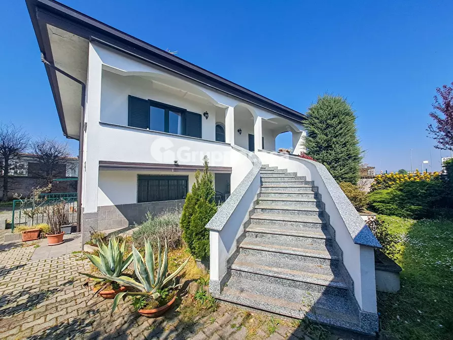 Immagine 2 di Villa in vendita  in Strada Robecco 10 a Magenta