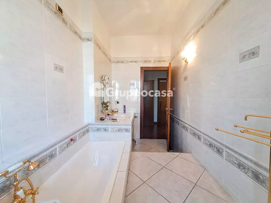 Immagine 18 di Villa in vendita  in Strada Robecco 10 a Magenta