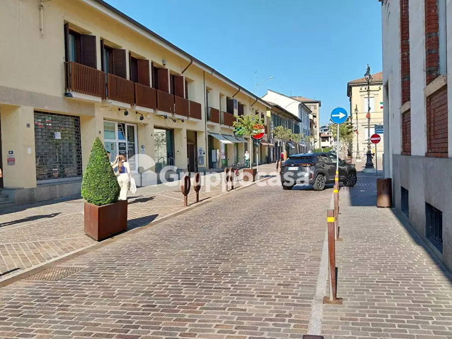 Immagine 18 di Locale commerciale in affitto  in Via Roma 58 a Magenta