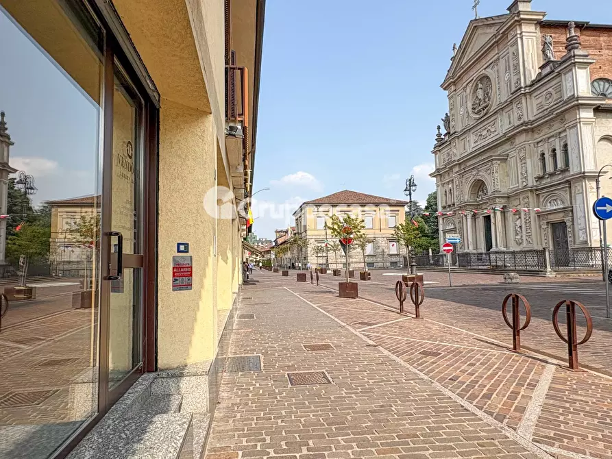 Immagine 2 di Locale commerciale in affitto  in Via Roma 58 a Magenta