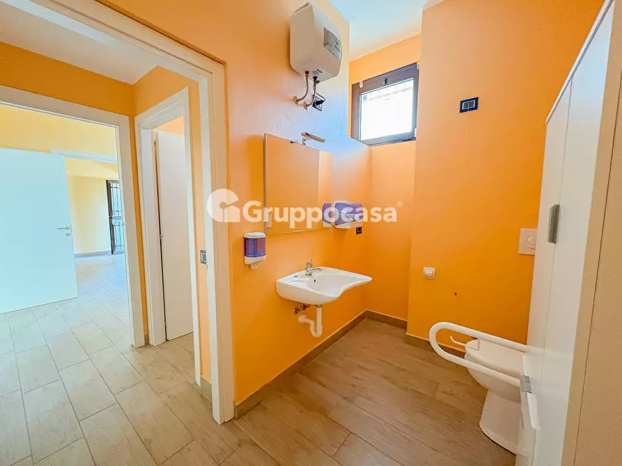 Immagine 12 di Locale commerciale in affitto  in Via Roma 58 a Magenta