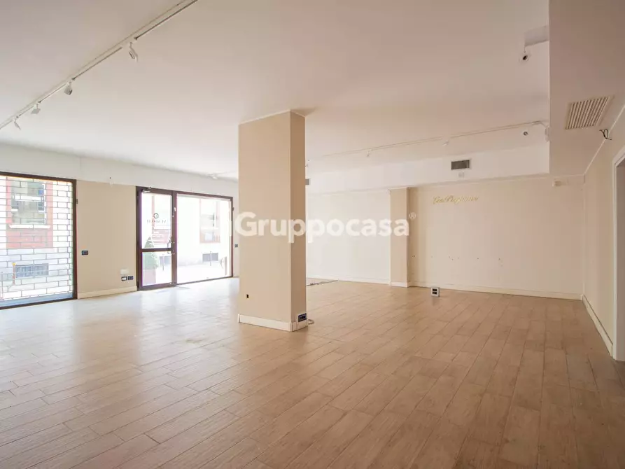 Immagine 3 di Locale commerciale in affitto  in Via Roma 58 a Magenta