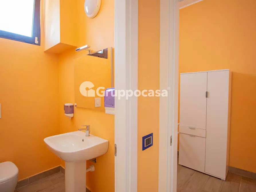 Immagine 11 di Locale commerciale in affitto  in Via Roma 58 a Magenta