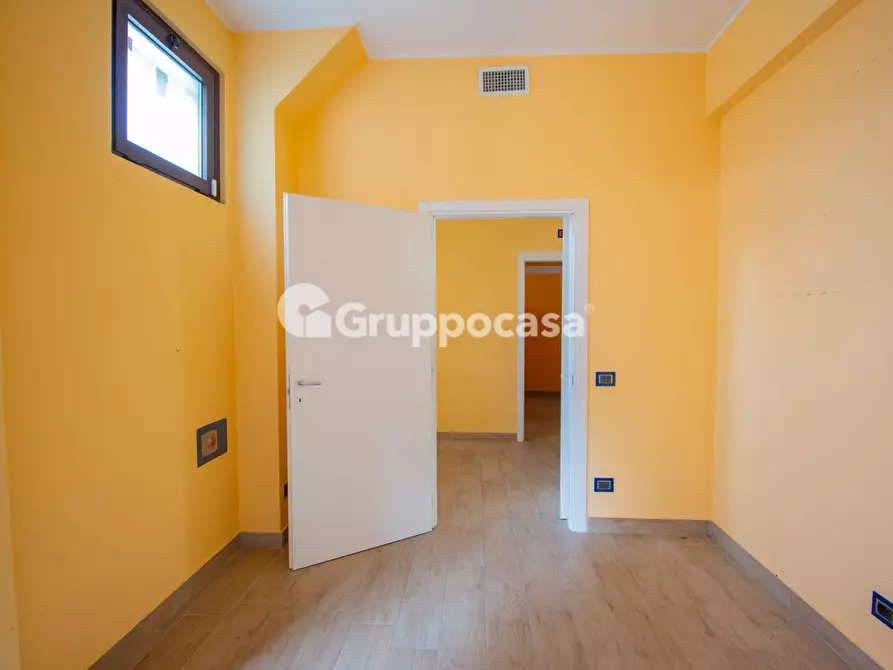 Immagine 15 di Locale commerciale in affitto  in Via Roma 58 a Magenta