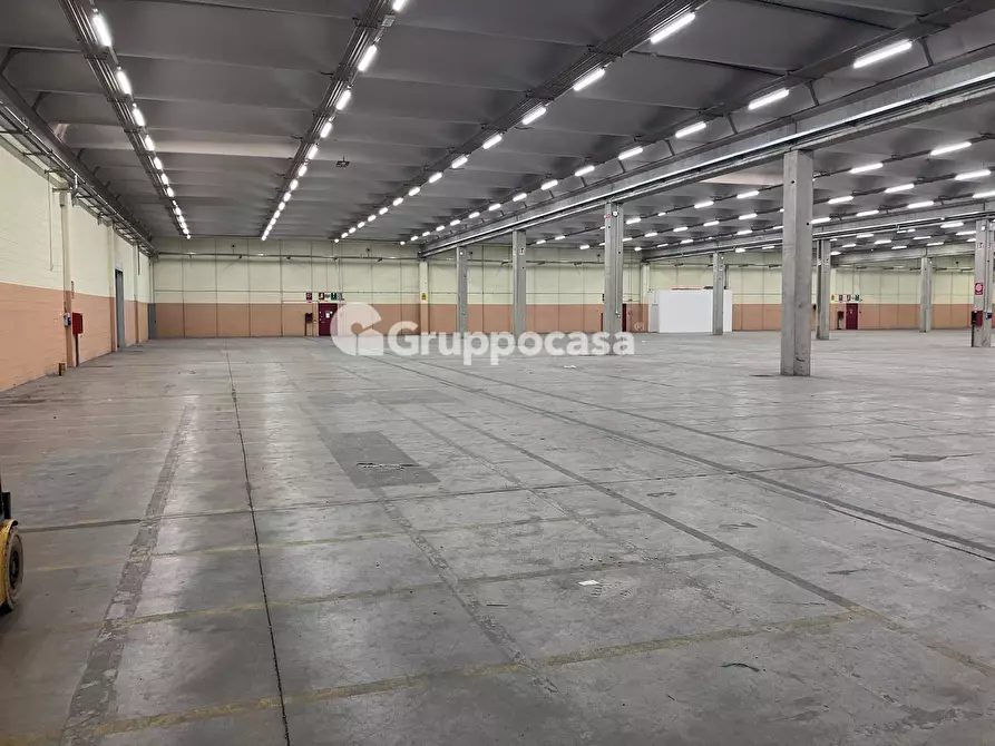 Immagine 2 di Locale commerciale in affitto  in Via Somma 6 a Cuggiono