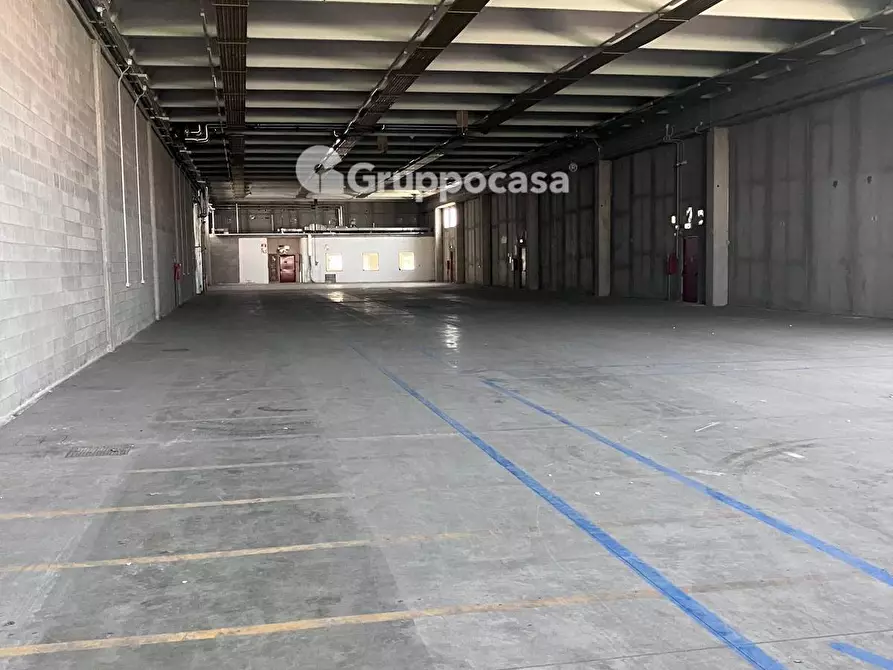 Immagine 9 di Locale commerciale in affitto  in Via Somma 6 a Cuggiono