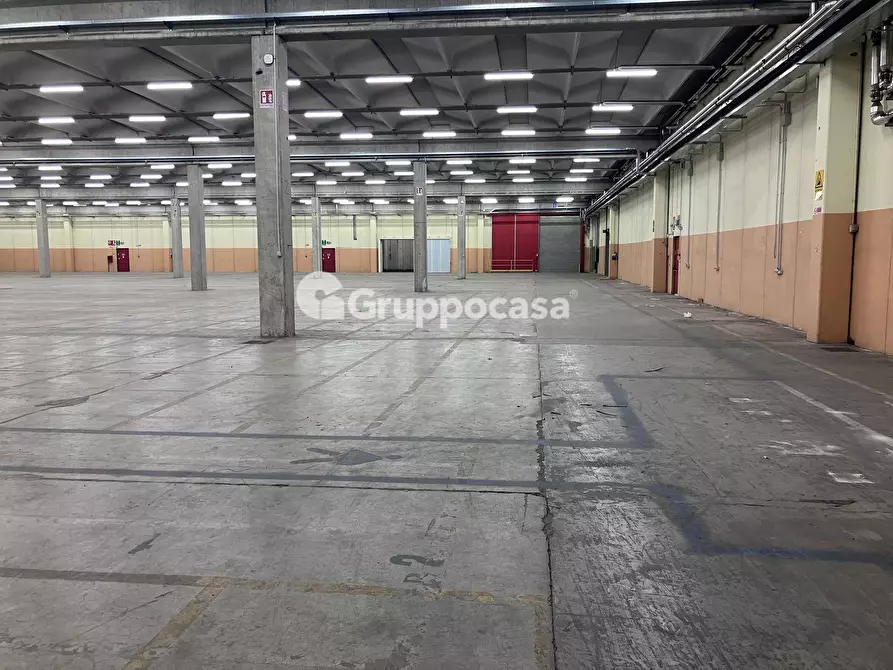 Immagine 3 di Locale commerciale in affitto  in Via Somma 6 a Cuggiono