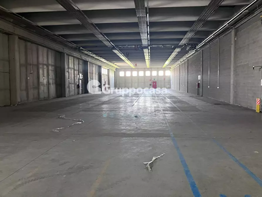 Immagine 10 di Locale commerciale in affitto  in Via Somma 6 a Cuggiono