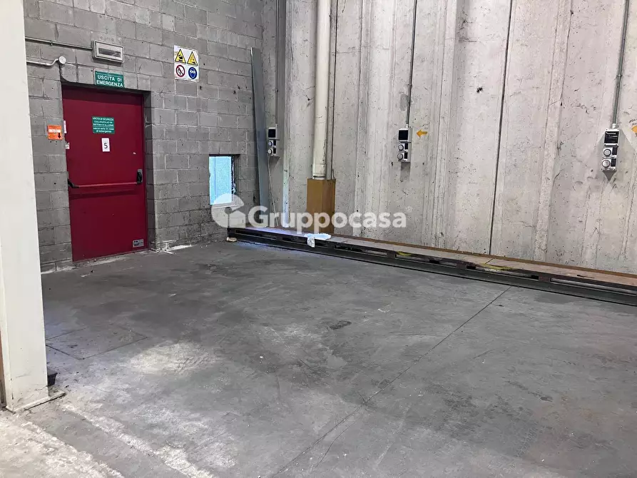 Immagine 8 di Locale commerciale in affitto  in Via Somma 6 a Cuggiono