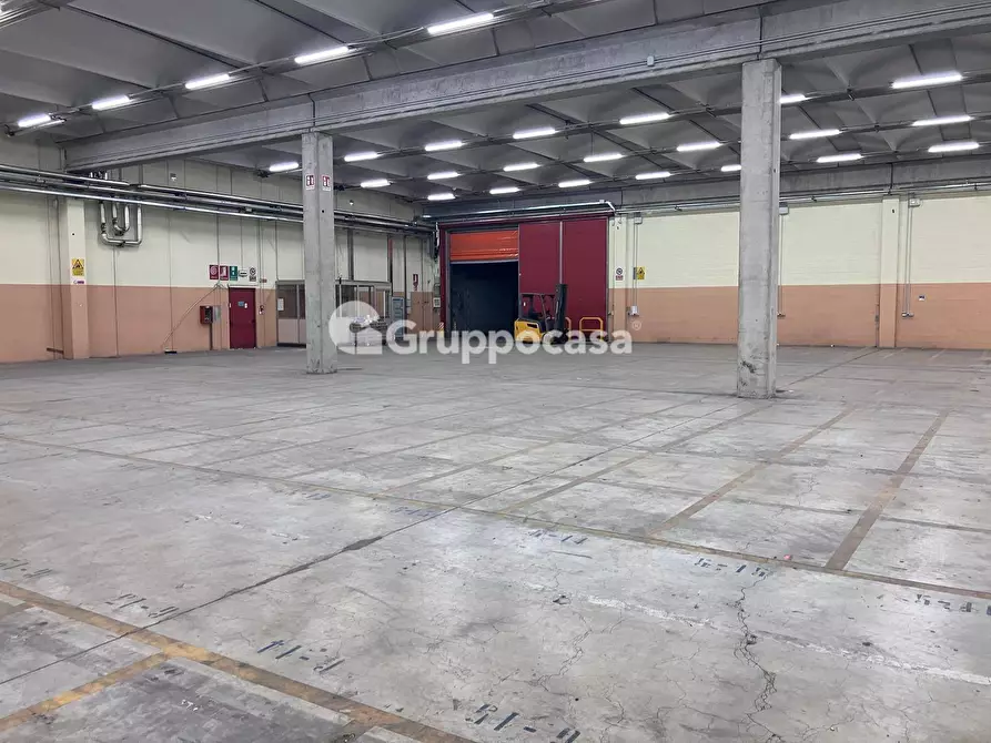 Immagine 5 di Locale commerciale in affitto  in Via Somma 6 a Cuggiono