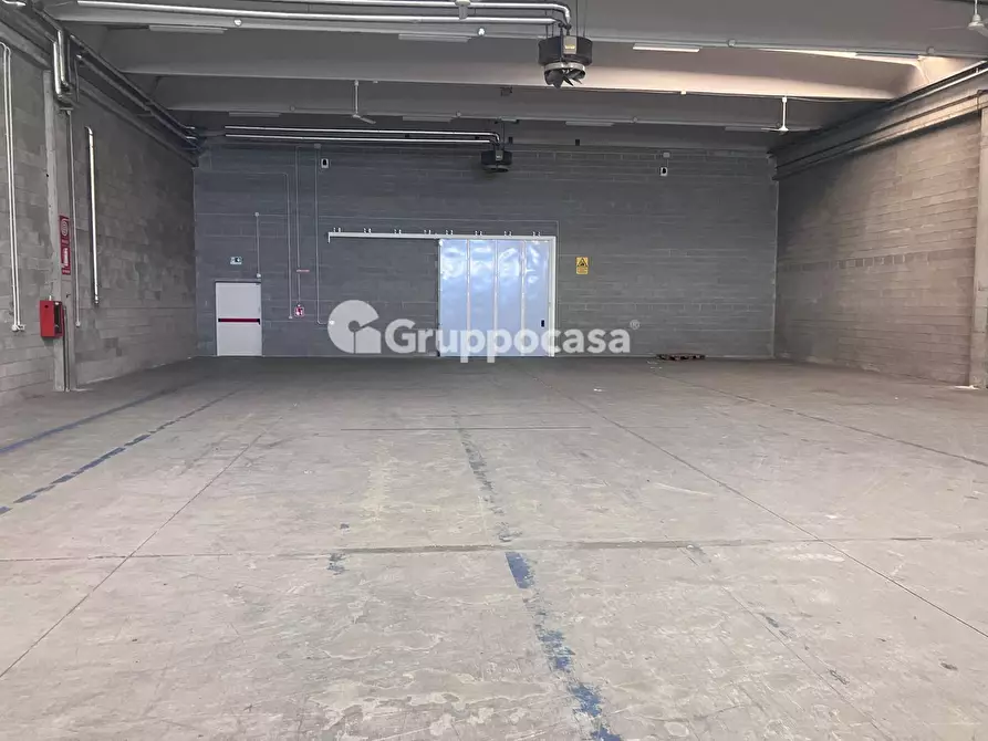 Immagine 12 di Locale commerciale in affitto  in Via Somma 6 a Cuggiono