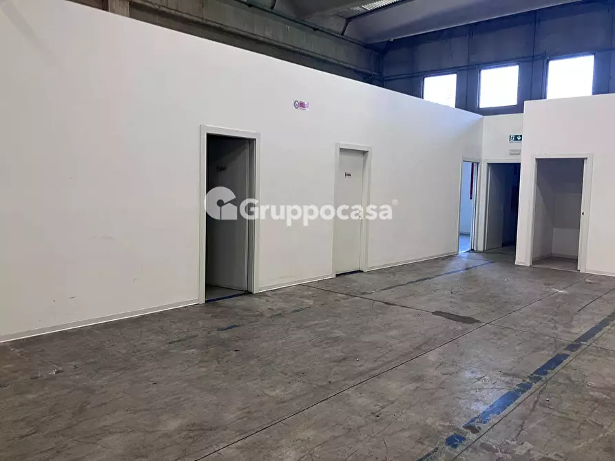 Immagine 14 di Locale commerciale in affitto  in Via Somma 6 a Cuggiono