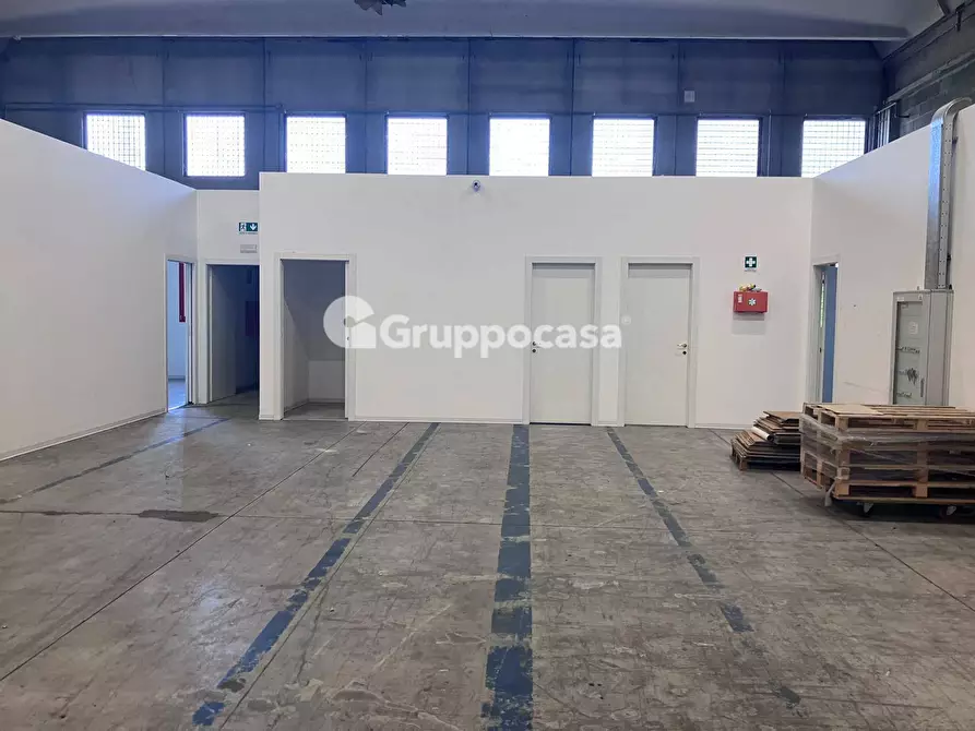 Immagine 15 di Locale commerciale in affitto  in Via Somma 6 a Cuggiono