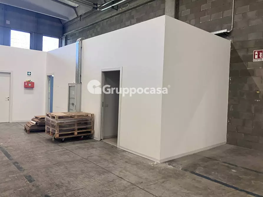 Immagine 16 di Locale commerciale in affitto  in Via Somma 6 a Cuggiono
